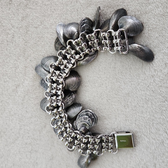 Napier Vintage 30 Clam Shell Bracelet Brass Silver Tone Plate 7 1/2 in Long - Picture 5 of 8